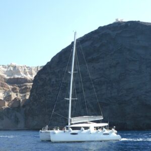 Tour in catamaran at Santorini morning or afternoon